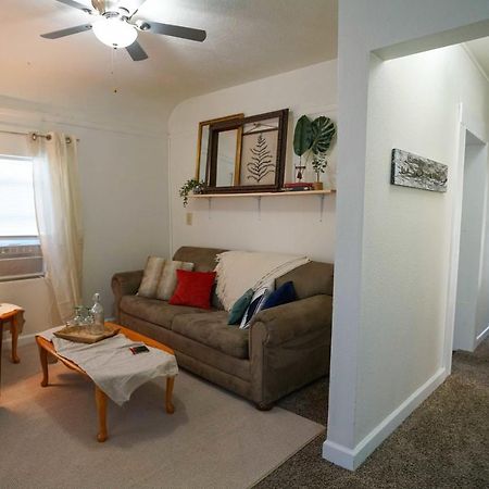 2 Bedroom Apartment Near Ndsu And Downtown Fargo Bagian luar foto