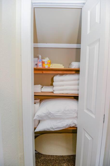 2 Bedroom Apartment Near Ndsu And Downtown Fargo Bagian luar foto