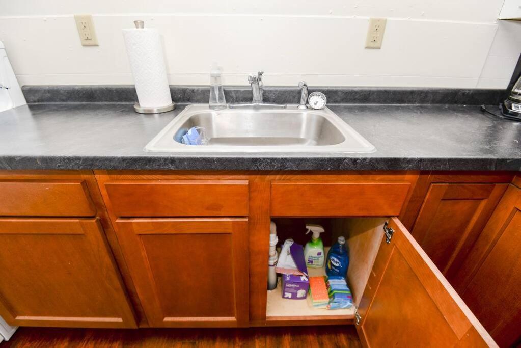 2 Bedroom Apartment Near Ndsu And Downtown Fargo Bagian luar foto